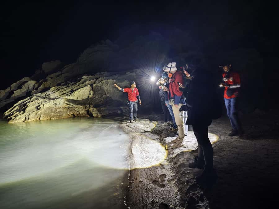 Banyuwangi/Bali: Ijen Volcano Midnight Blue Fire Guided Tour - Returning to Banyuwangi by 9 a.m.