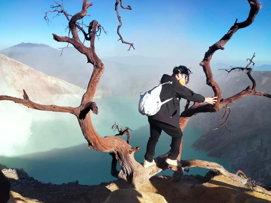 Banyuwangi :Ijen Blue Fire - The volcanic trek to the crater
