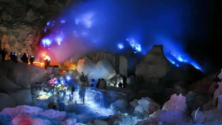 Banyuwangi: Ijen Blue Fire Tour with Transfer Services - Why the blue fire makes this a special night hike