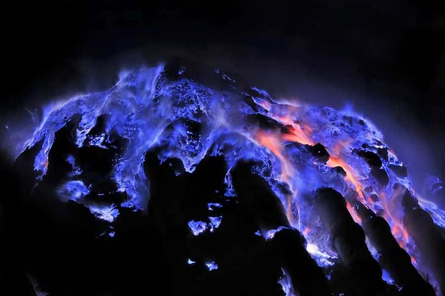 Banyuwangi: Ijen Blue Fire Tour with Transfer Services - The health check and briefing before the climb