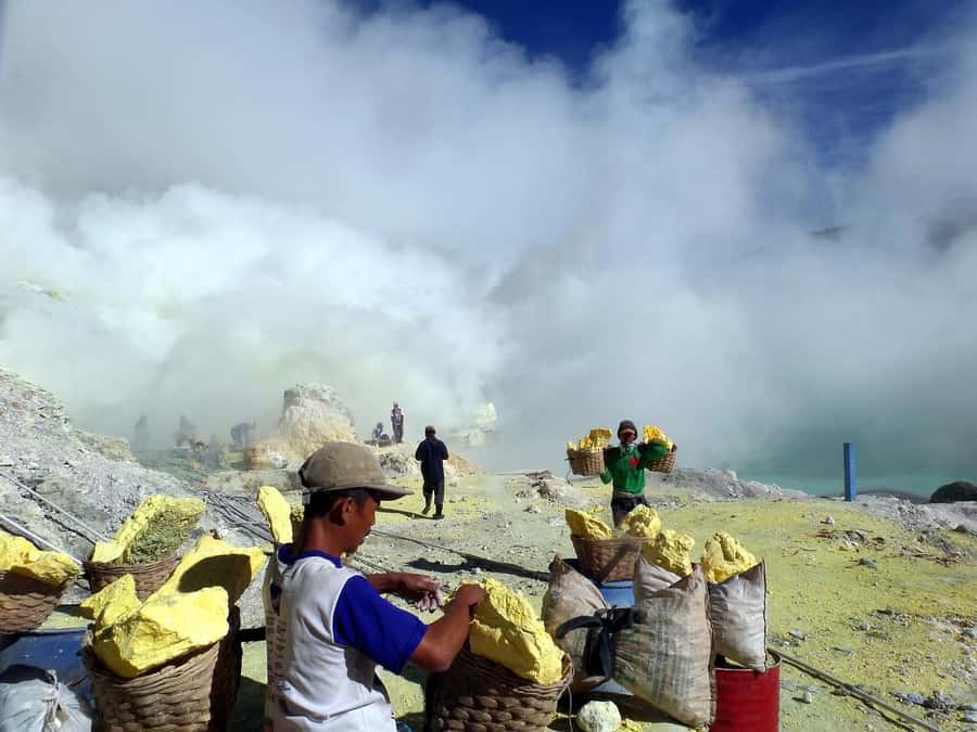 Banyuwangi : Mt Ijen Hike, Blue Fire & Panoramic Lake Guided - Key points at a glance