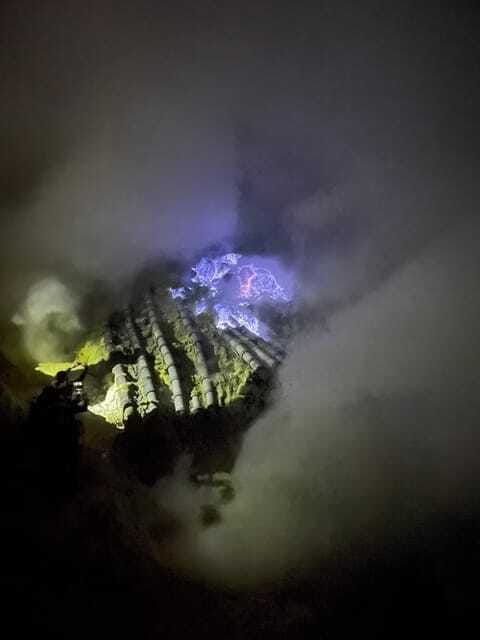 Banyuwangi : Mt Ijen Hike, Blue Fire & Panoramic Lake Guided - Descending toward sulfur and blue fire