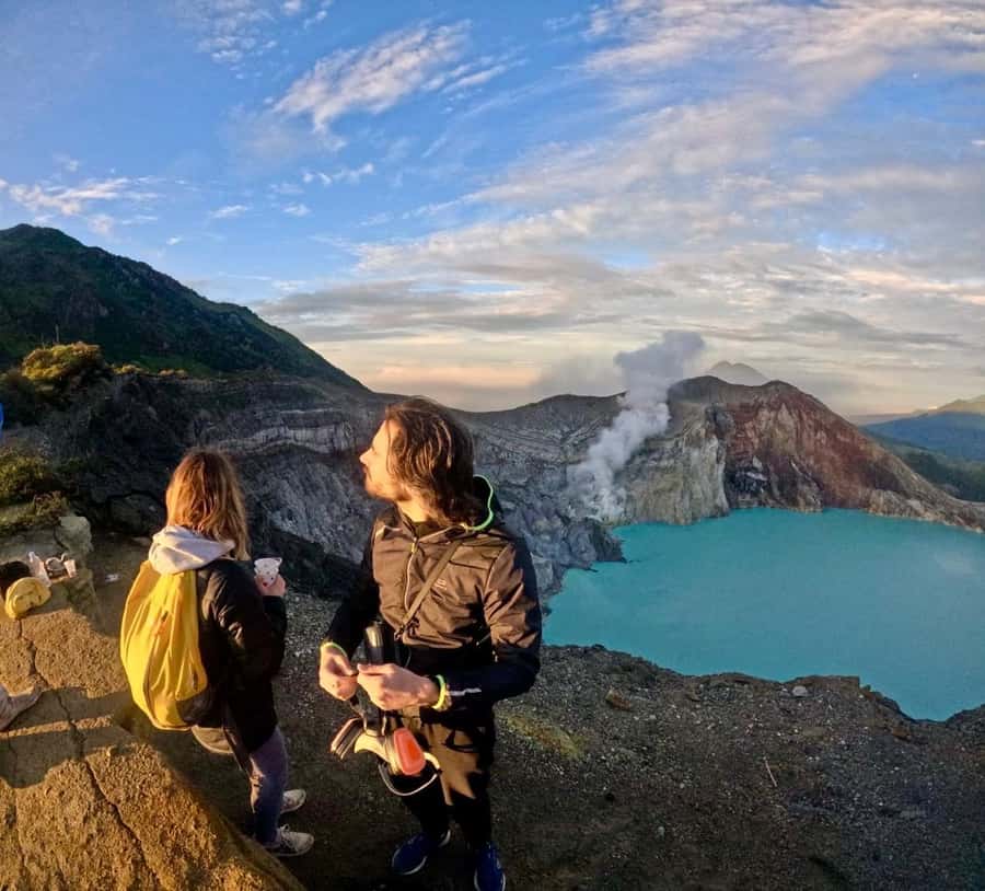 Banyuwangi : Mt Ijen Hike, Blue Fire & Panoramic Lake Guided - How to prepare for the cold and hard parts