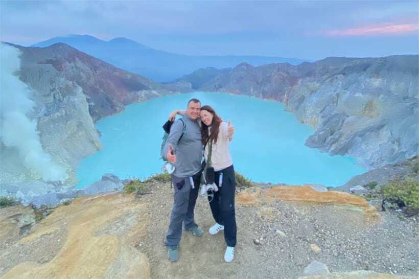 Banyuwangi: Mt. Ijen Sunrise Hike with Pickup & Health Check - Meeting the sulfur miners