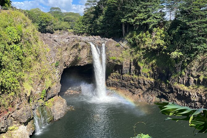 Best of Big Island: Volcanoes, Waterfall, Blacksand Beach & Lunch - A full Big Island story in six to seven hours