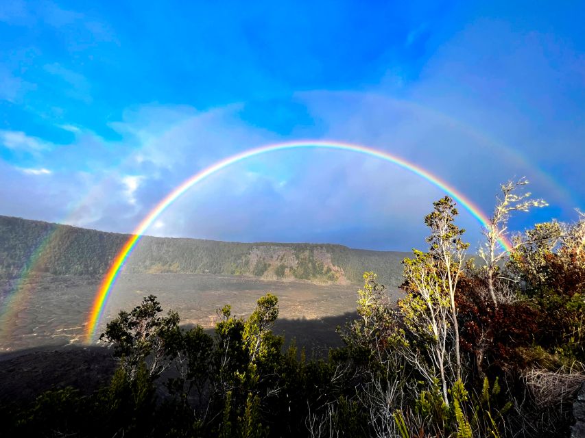 Big Island: Coffee, Black Sand, Volcano and Waterfall Tour - What the guides add to the experience