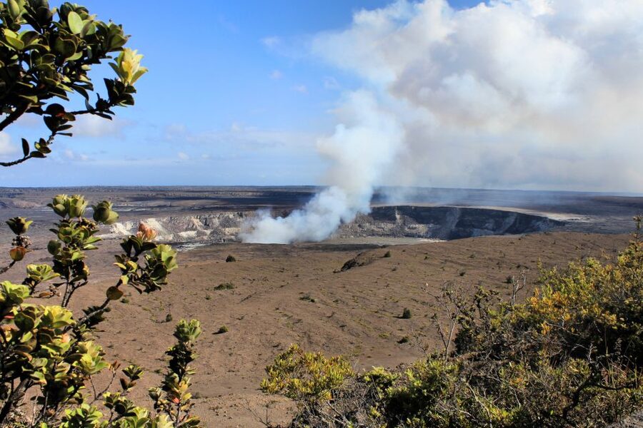 Big Island: Coffee, Black Sand, Volcano and Waterfall Tour - Kona coffee and breakfast at the living history farm