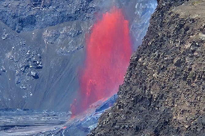 Big Island Waterfalls, Blacksand Beaches, Lava Tubes & Volcanoes - Kilauea gives the morning real substance
