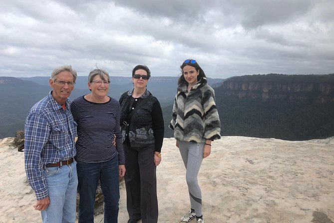Blue Mountains: Three Sisters, Scenic World and Wildlife park - Lunch in a small-town setting