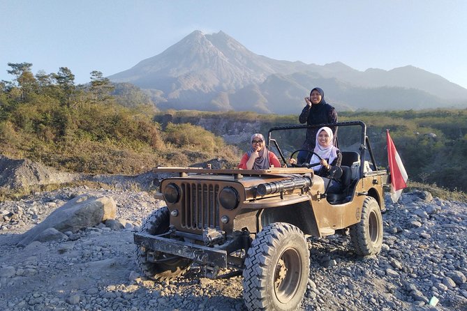 Borobudur(climb up), Merapi Volcano and Prambanan Temple Tour - Timing, weather, and the Monday closure