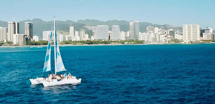 BYOB Weekend Sightseeing Sail towards Diamond Head - A Low-Cost Sail With a Big Honolulu View