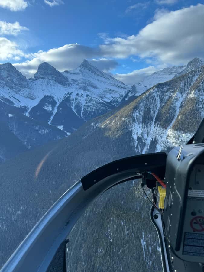 Canmore: 25-Minute Three Sisters Helicopter Tour - The Bow River and Three Sisters Pass