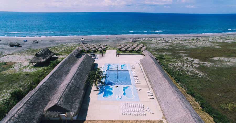 Cartagena: Mud Volcano Tour with Lunch, Pool, and Beach - Washing off without losing your patience