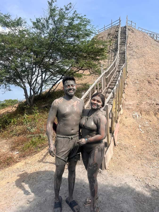 Cartagena: Totumo Mud Volcano with Bilingual Guide - Entering the mud volcano