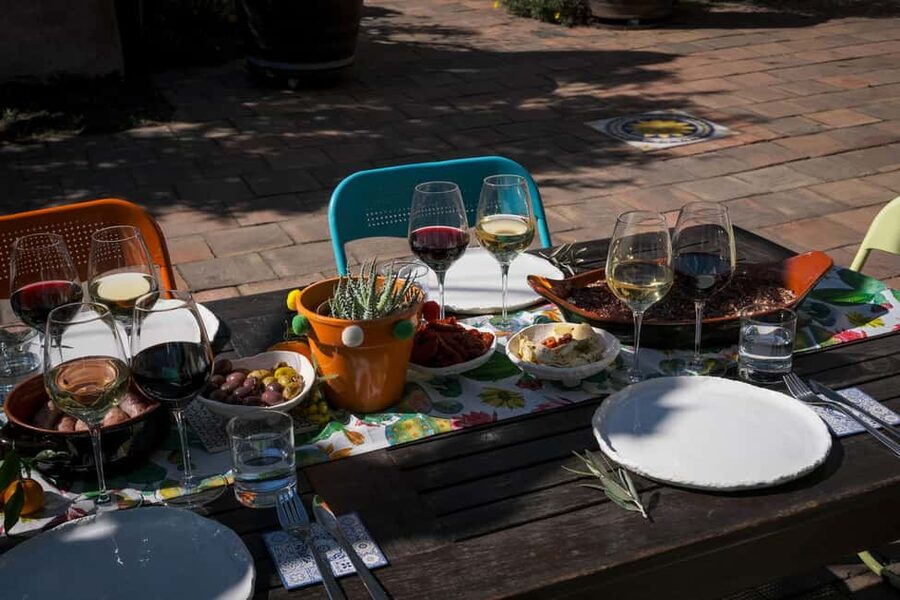 Catania: Etna Urban Winery Sicilian Lunch with Wine Tasting - Why this winery lunch feels different
