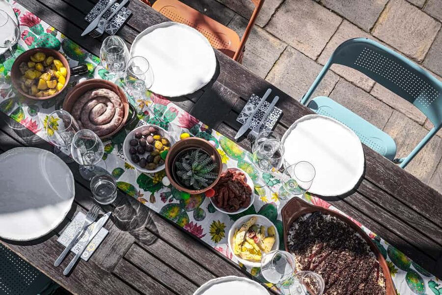 Catania: Etna Urban Winery Sicilian Lunch with Wine Tasting - Arriving at 12:45 p.m. in Catania