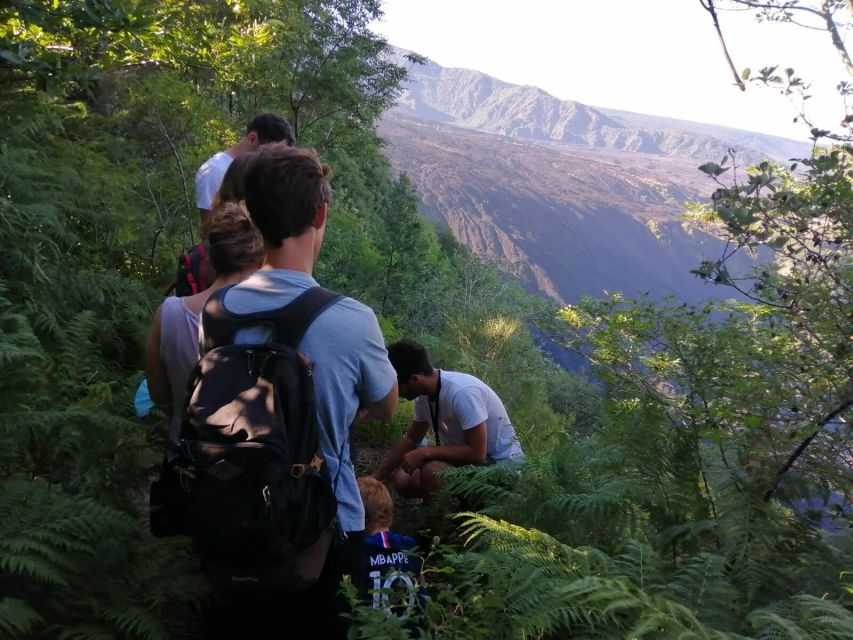 Catania: Sunset Jeep Tour of Mount Etna and Lava Flow Caves - What the guides add to the experience