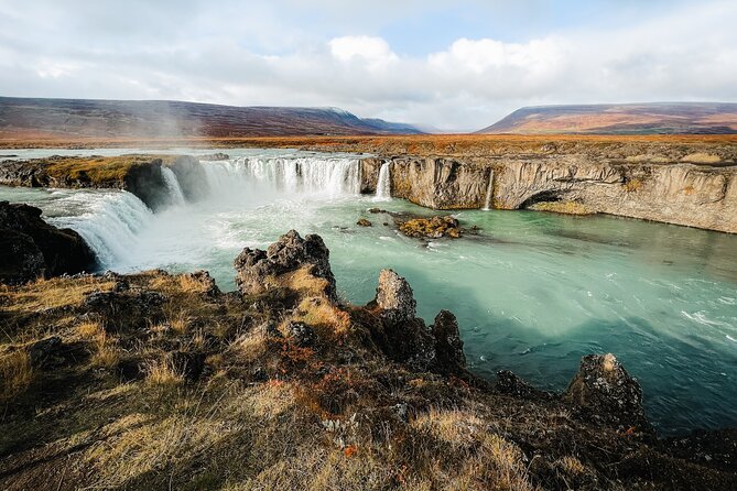 Cruise Tour Godafoss and Myvatn Lake and Baths Small Group - Skútustaðagígar and the odd shape of Mývatn