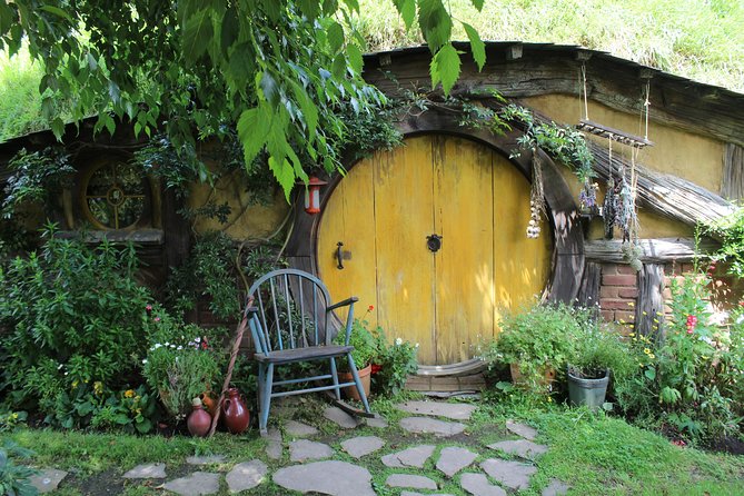 Day Tour Hobbiton + Rotorua from Auckland in Luxury Minibus - Is $312.77 good value?