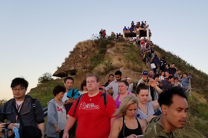 Diamond Head Crater - The summit views over Waikiki and the Pacific