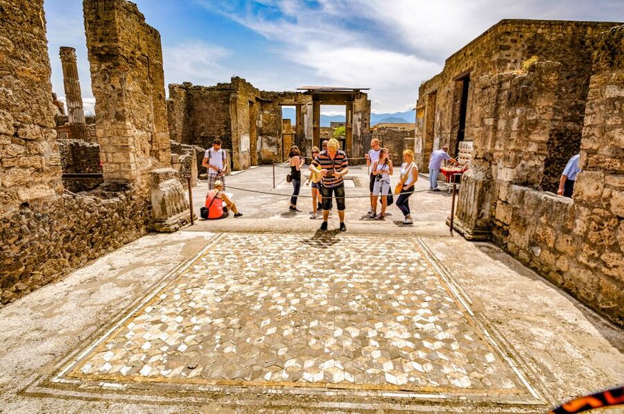 Discover Mt. Vesuvius: Private 3-Hour Tour from Pompeii - Walking around Mount Vesuvius crater