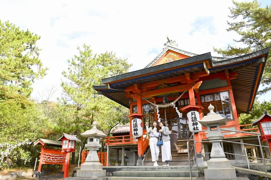Discover the Wonder of Sakurajima Half Day Tour in Kagoshima - A long footbath at Nagisa Park