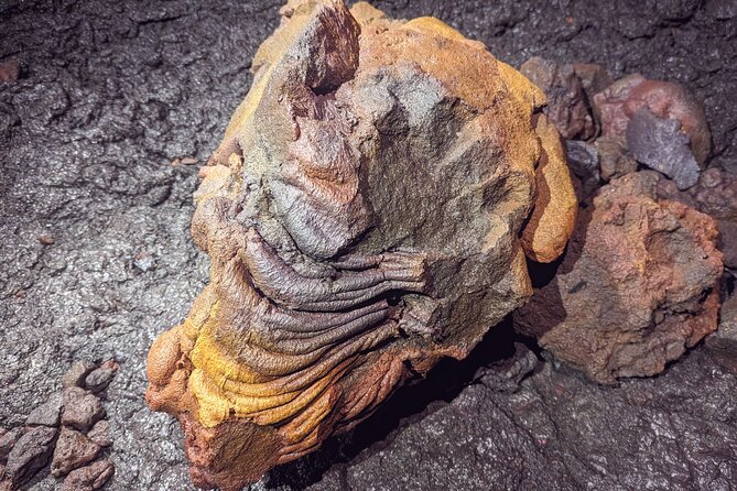 Discovery of the lava tubes 2004 of Piton de la Fournaise - Inside the 2004 flow at Sainte-Rose