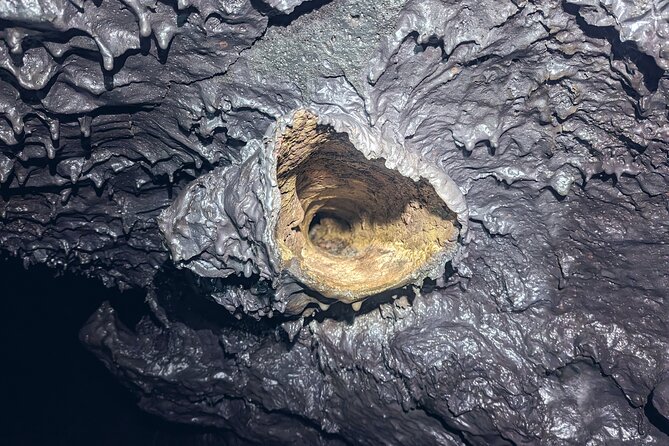 Discovery of the lava tubes 2004 of Piton de la Fournaise - Why the small group matters