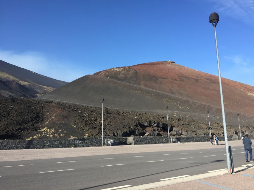 Etna Basic Tour 1900 metres - What the guide adds to the bus ride and volcano stop