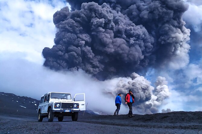 Etna excursion 3000 meters with 4x4 cable car and Trekking - The 4x4 ride toward 2,850 meters