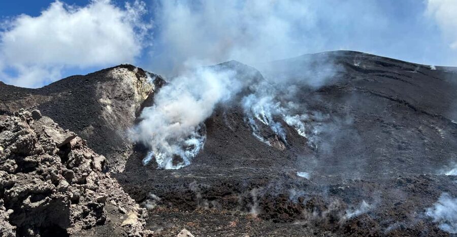 Etna excursion to 3000 mt. with cable-car and jeep 4x4 - What the guides add to the day