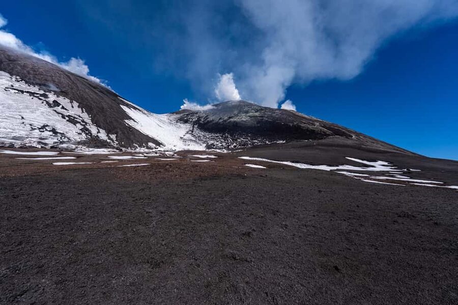 Etna: hiking to a stunning viewpoint over Valle del Bove - The return walk and the value of a guide