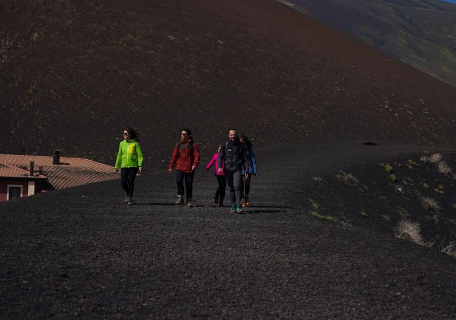 Etna: hiking to a stunning viewpoint over Valle del Bove - A taste of Etnean products after the hike