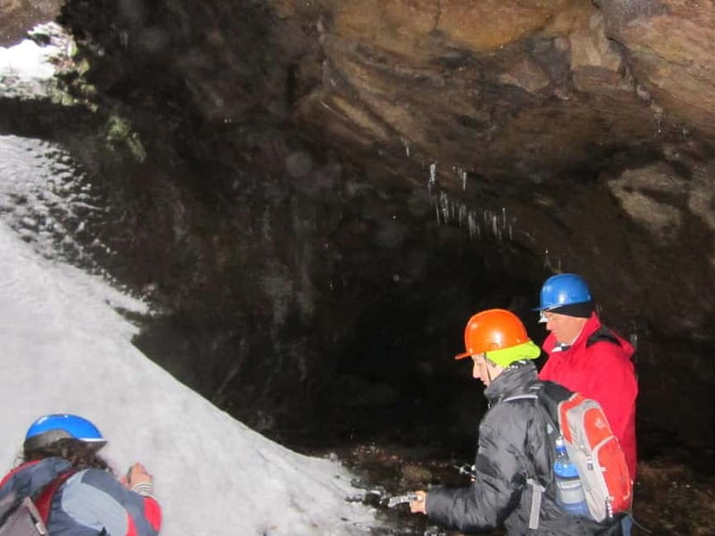 Etna: Jeep excursion and hike suitable for everyone. Free shoes and jacket - What you learn among the lava and plants
