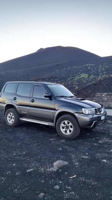 Etna: Jeep excursion and hike suitable for everyone. Free shoes and jacket - Clothing and equipment that save you packing space