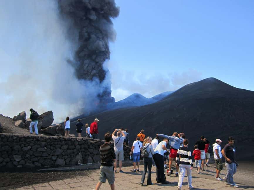 Etna: Jeep excursion and hike suitable for everyone. Free shoes and jacket - Starting from the free parking area