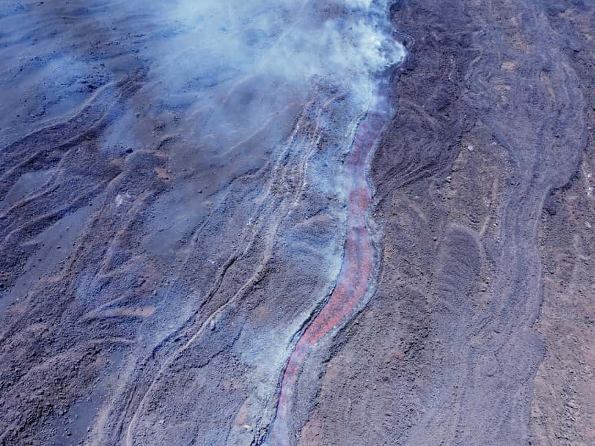 Etna: Trekking to the summit craters at 3340 meters - Standing beside the central and southeast craters