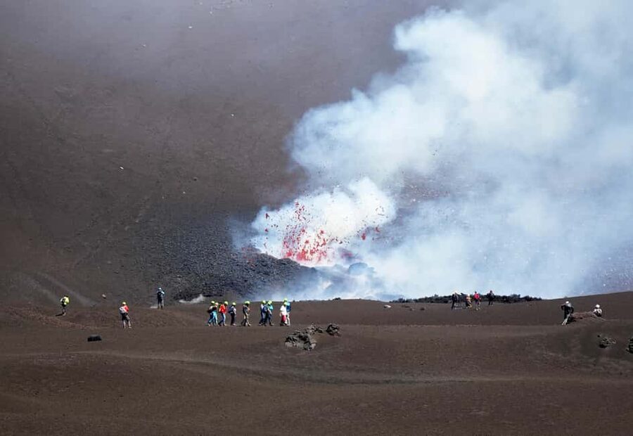 Etna: Trekking to the summit craters at 3340 meters - The two-hour climb to Etna’s central crater