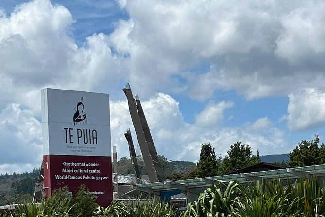Ex Auckland: Rotorua Māori Village with Haka and Hot Springs - A short Rotorua city drive