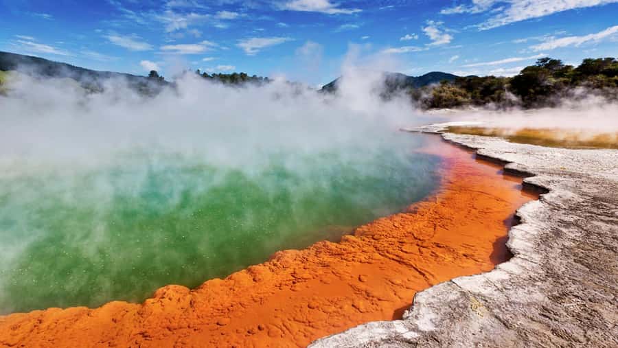 Ex Hamilton: Triple Deal WAI-O-TAPU, Redwood & Blue Springs - Leaving Hamilton before the morning rush