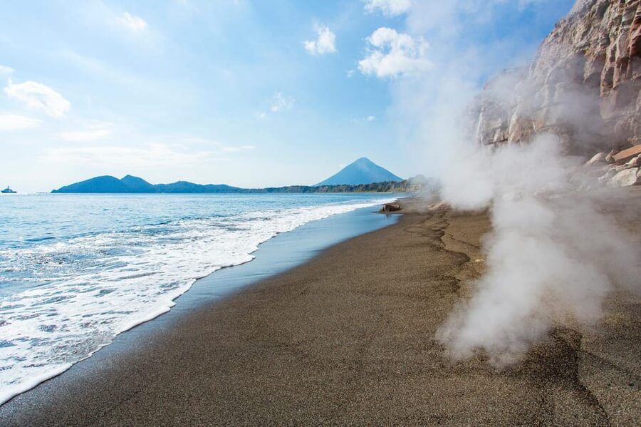 Experience the blessings of volcanoes in Kagoshima, Kyushu - Lake Ikeda and Chirin Island options