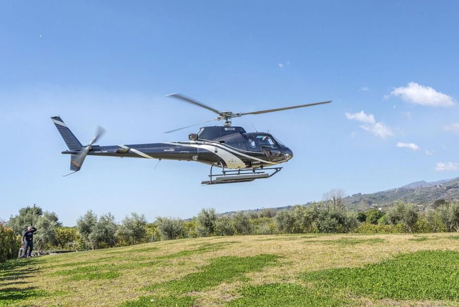 Fiumefreddo: Group Flight Helicopter Tour over Etna - Above the vegetation line at 3,500 meters