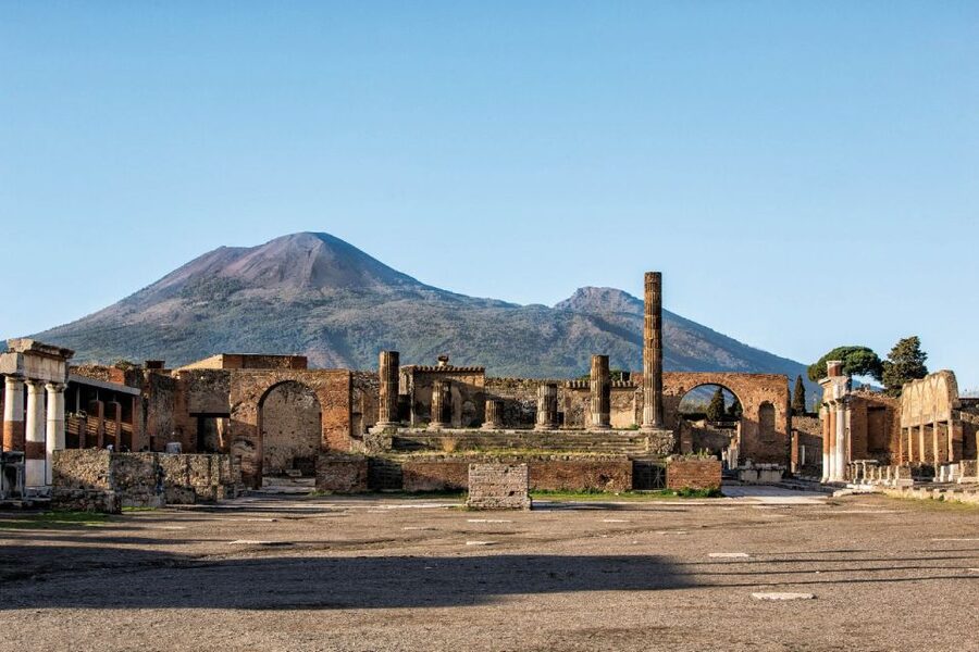 From Amalfi: Pompeii and Mount Vesuvius Private Day Trip - Why Pompeii and Vesuvius belong on the same day