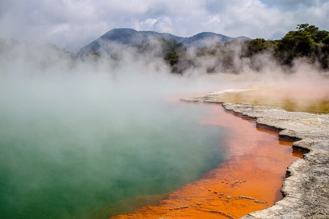 From Auckand: Waiotapu and Polynesian Spa Rotorua Day Tour - A 6 a.m. start and a full day on the road