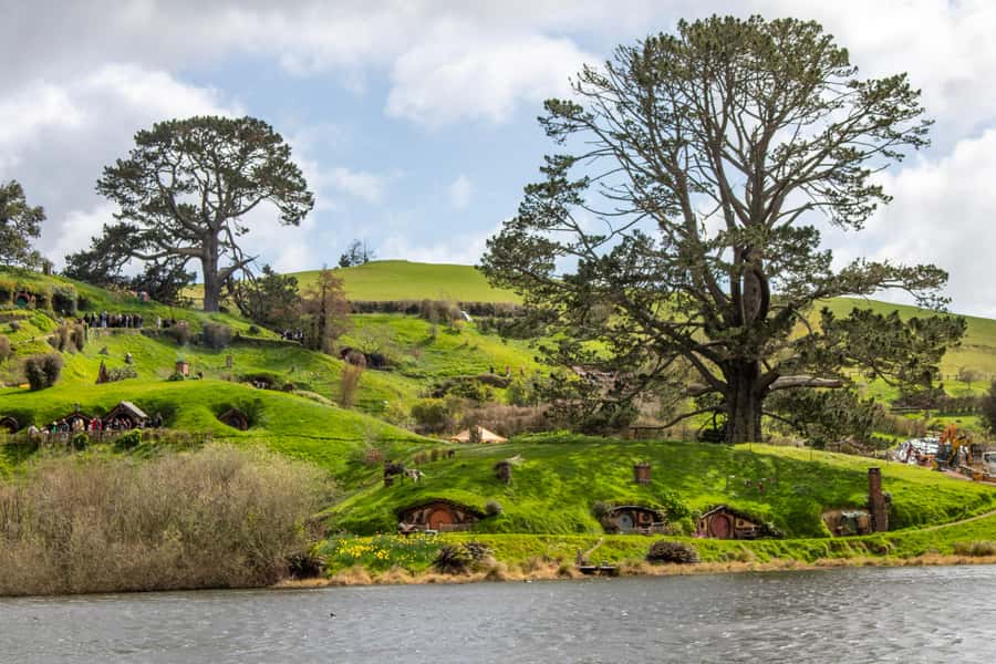 From: Auckland: Rotorua via Hobbiton Tour One Way Tour - Key points at a glance