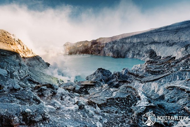 From Bali: 24-Hour Kawah Ijen Blue Flames, Dinner & Room - From Seminyak or Mengwi to East Java