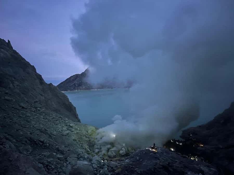 From Bali/Banyuwangi: Ijen Blue Fire Midnight Group Tour - Reaching Paltuding and starting the hike