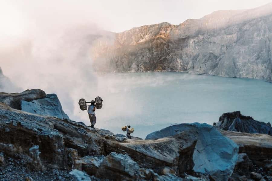 From Bali/Banyuwangi: Ijen Blue Fire Midnight Group Tour - Shared tour or driver-only transport?