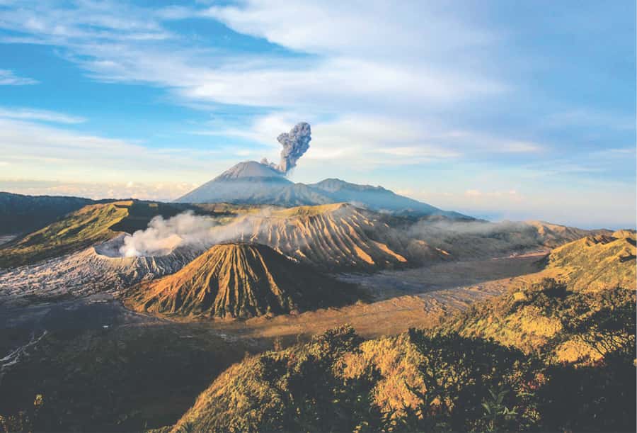 From Bali: Bromo, Ijen, Borobudur, and Yogyakarta 4-Day Tour - Ijen: blue flames and a demanding crater walk