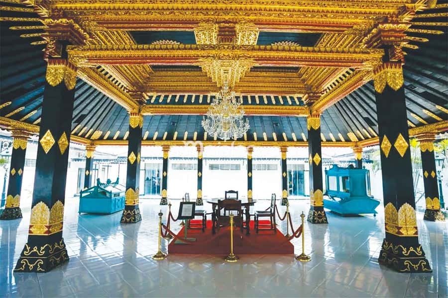 From Bali: Bromo, Ijen, Borobudur, and Yogyakarta 4-Day Tour - Setumbu Hill and Borobudur before the crowds